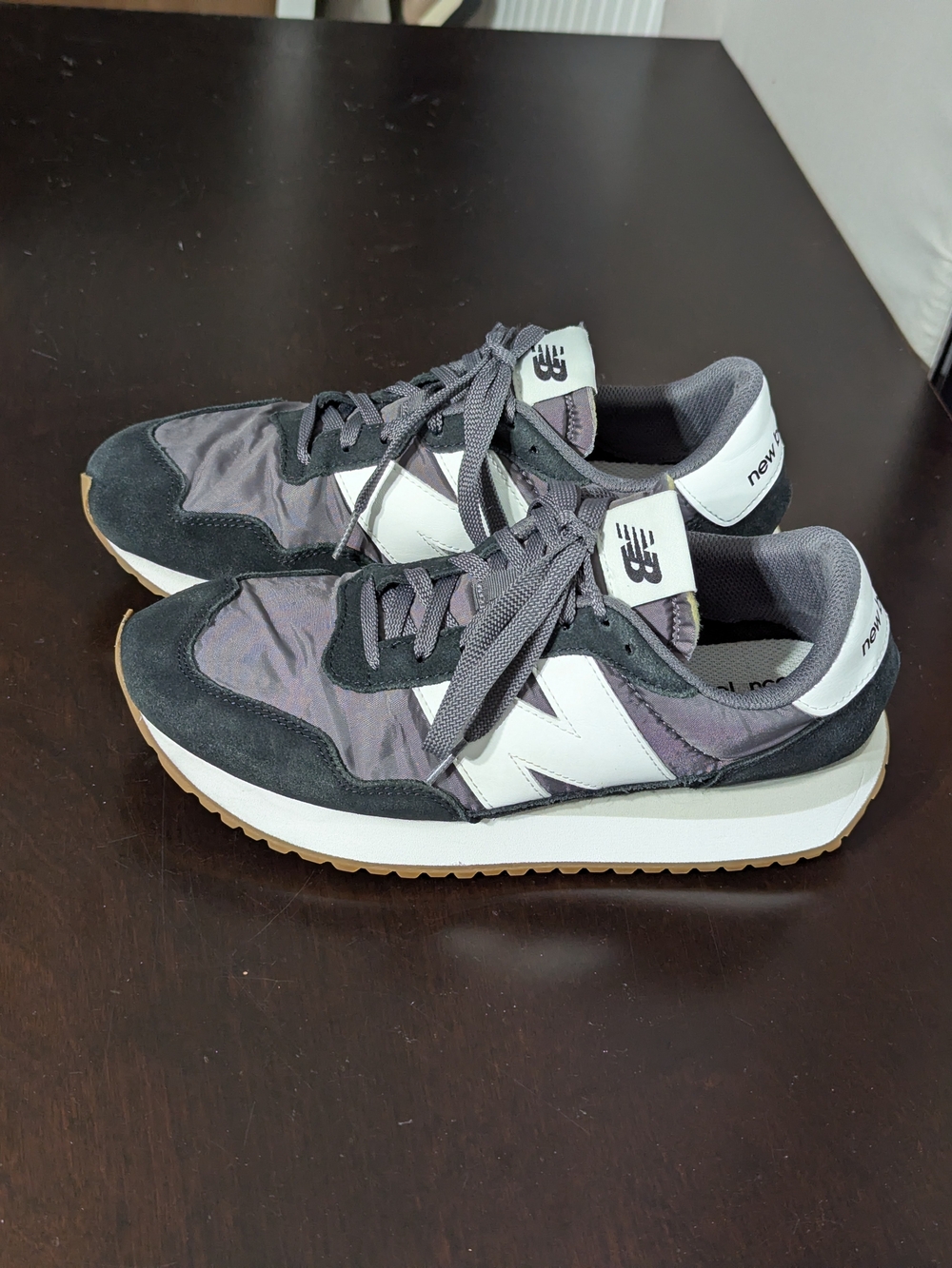 New Balance Men's Gray/White Retro Runner Sneakers